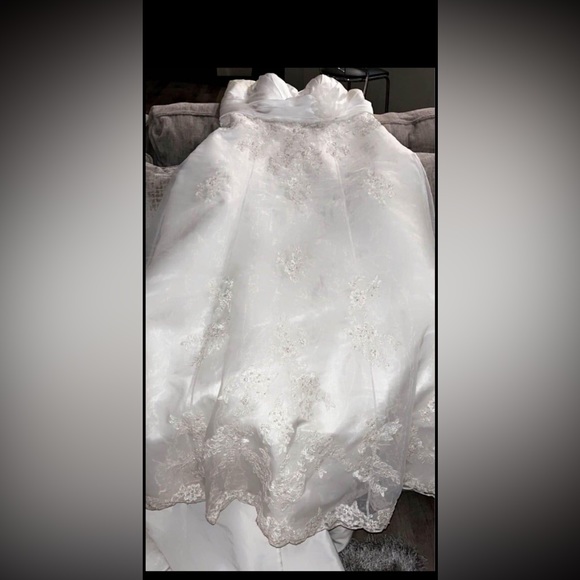 Mary’s Bridal Wedding Gown (3layer) size 20 will negotiate price. - Picture 5 of 15